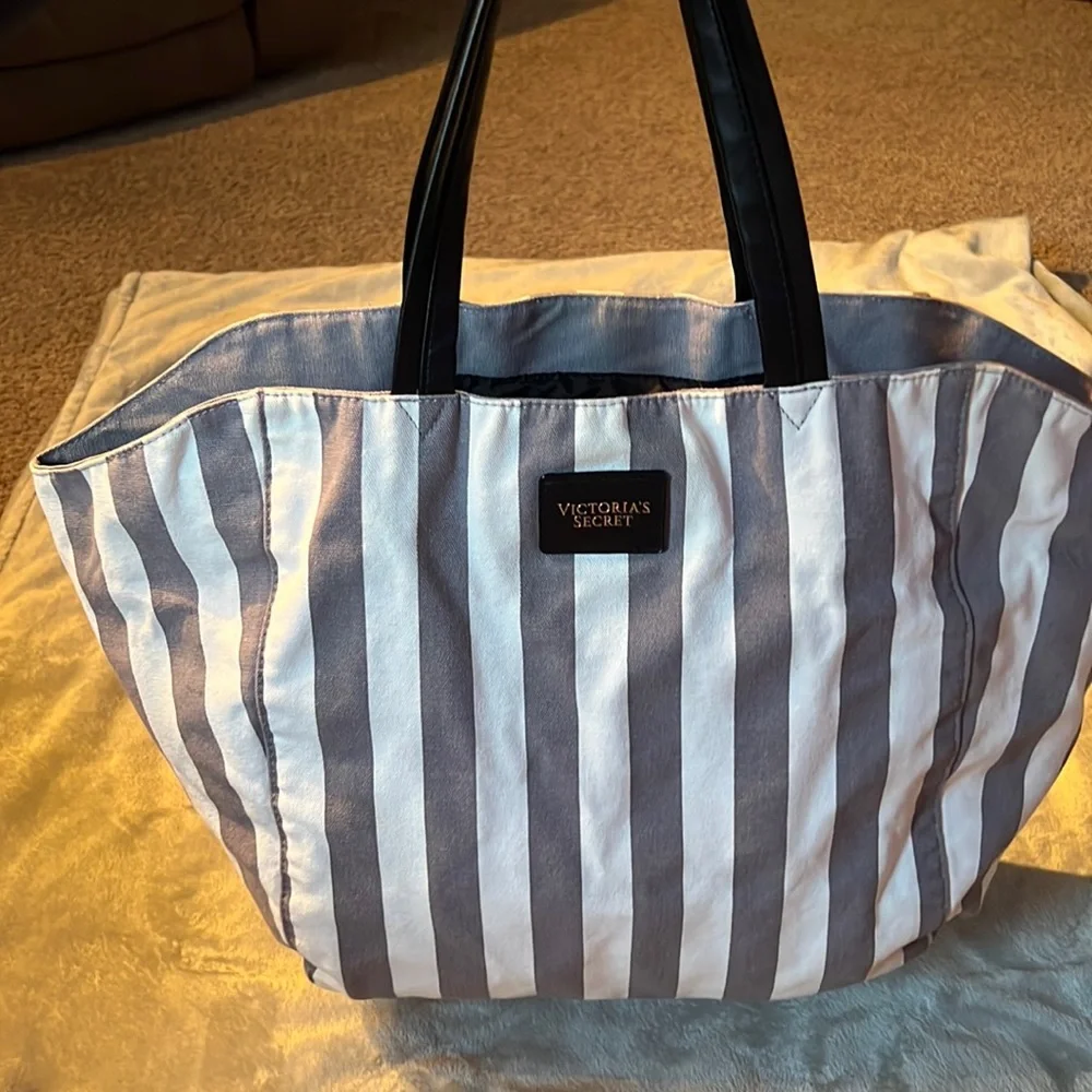 Victoria’s Secret Tote - Picture 1 of 5